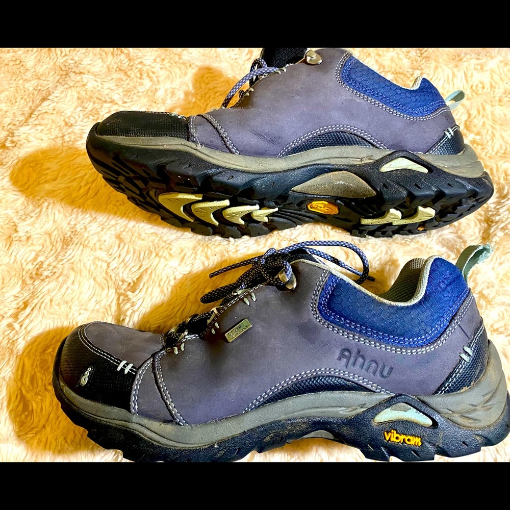 Ahnu women’s leather hiking shoes - size 7.5